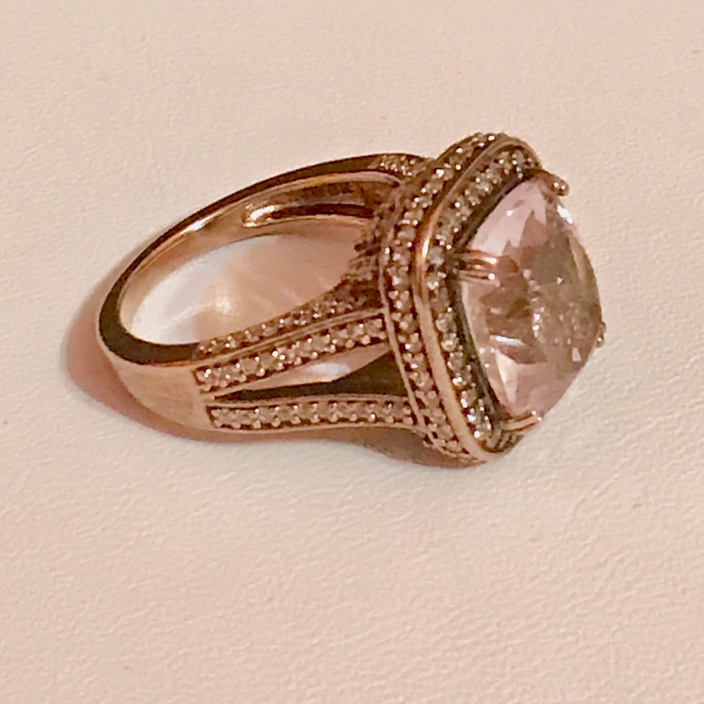 Designer pale pink & white topaz nwot Ring